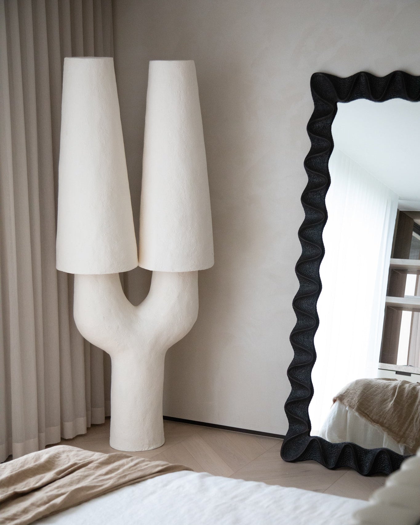 TheEND | Joshua Double Lamp White Resin Plaster